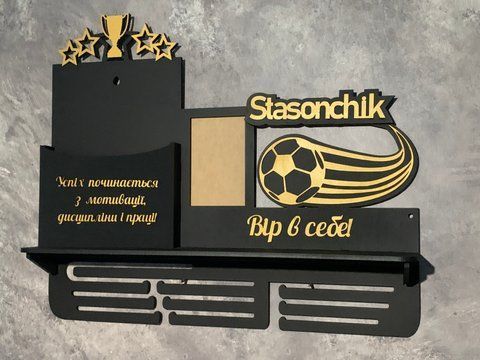 Медальниця футбол з карманом для грамот і дипломів з поличкою для кубків і фоторамкою 50смх35см чорна (Medalnutsia-105) doub_Medalnitsa_football_1200_3 фото