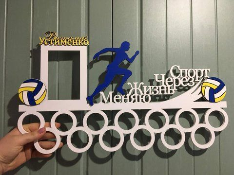 Медальница бег, легкая атлетика именная с полкой, деревянная, держатель для медалей, медальницы 3910066284_medalnitsa-beg-legkaya фото