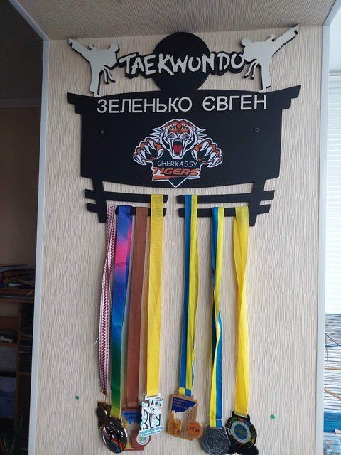 Підставка для медалей карате Євген 50смх35см чорна (Medalnutsa-0602-600) doub_0702Medalnitsa_karate_920_45 фото