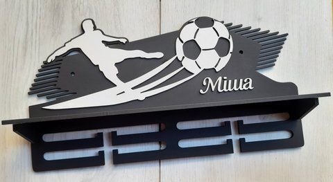 Полочка для медалей и наград футбол Миша 50смх35см черная (Medalnutsa-0602-324) doub_0702Medalnitsa_football_920_73 фото